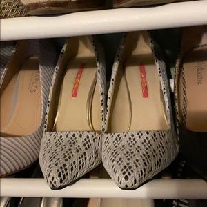 New 6.5 white and black heels CLABEL